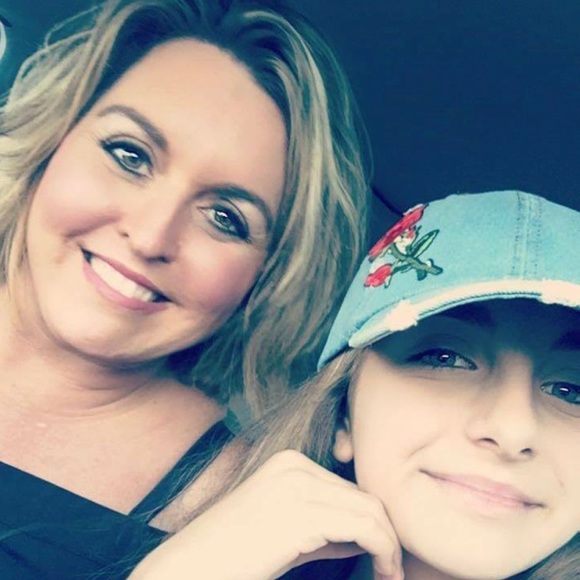 Meet your Posher, Courtney - Picture 3 of 6